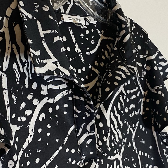 Chicos Top Womens 1 Medium Black White Flouncy Ruffle Sleeve V-Neck Boho Classic - Picture 9 of 16